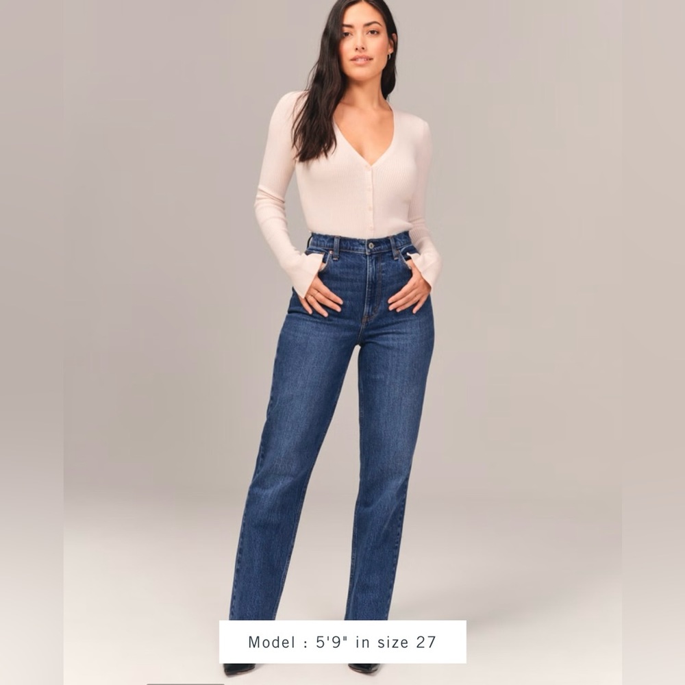 NWT A&F Curve Love Ultra High Rise 90s Straight Jean
